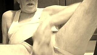 Thomas Odea, the gay pornstar with a monster cock, masturbates his big ass