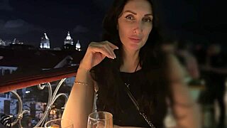 Blowjob in restaurant 😏