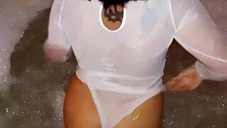 i'm a sexy latina getting wet from dildo