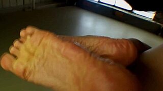 Is Jade Vixen Stripping Off Her Black Hose To Show Those Wrinkled Stockings And Toes?