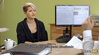 loan4k chica con curvas se bajó mientras pedía un préstamo para su negocio