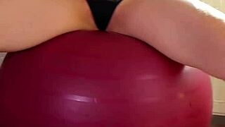 I filmed the famous model masturbating during workout, she was shaved