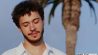 Milfy photographer makes sexy blonde sarah his subject