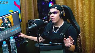 Flora Vip Ficou T�o A Vontade No Podcast Que Tirou Os Peitos Pra Fora O Ruan Mostrou O Pau Pra Ela - Podcast P�pum No Barraco