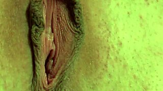 Hey babe, wanna play juicy in the kitchen?!