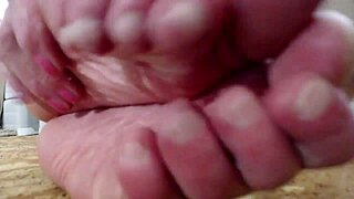 Feast your eyes upon DawnSkye's big booty at the party.