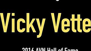 i love watching vicky vette and julia ann play with strap on