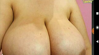 chubby girl with huge tits show her body on webcam