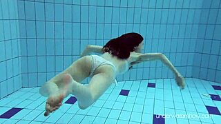 Roxalana Cheh Explores Underwater as a Czech Redhead