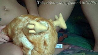 anastasia fingers herself on the couch 😏