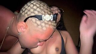 comi a novinha casada na cabine do swing e enchi ela de leite 🍆💦