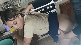 Colegiala Bien Caliente Seduce A Su Padrastro