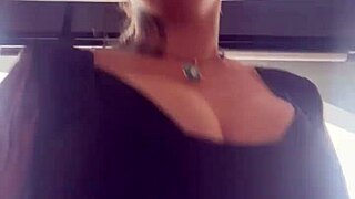 Treinando na academia eu corri tanto que meu peitos pulou pra fora fiquei com minto tes�o com essa cena que chega fiquei molhada