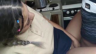 Colegiala Bien Caliente Seduce A Su Padrastro