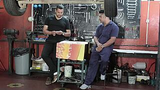 i fuck this muscular bodybuilder's pussy and ass hard