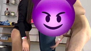 Era aniversário do meu amigo, deixei ele comer a esposa sem camisinha e gozar dentro 😈