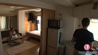 a strange life together with my ex-girlfriend who suddenly moved into my room