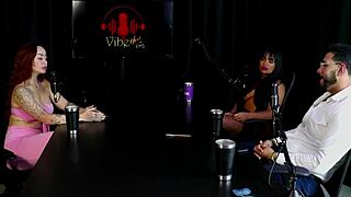 safada mostra os peitos e rebola pro noivo depois de falar sobre a hipocrisia dos casais brasileiros - casal cherie watch on sheer red