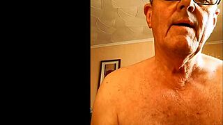 I feel so horny wanking my hairy cock to cum.