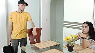 给朋友开玩笑喂伟哥 结果猛干不停