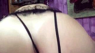 Does luna stretch her ass for you?