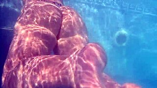 Fat ass underwater in bath, softcore fun