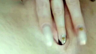 big ass milf gets close up fingering action