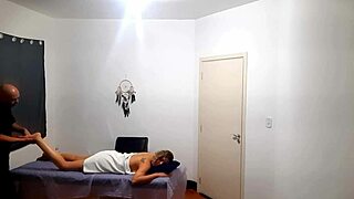 Pretty Woman Surprised By Therapist's Creampie During Massage