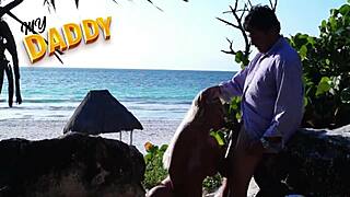 Me Cogí A La Novia De Mi Amigo En La Playa!