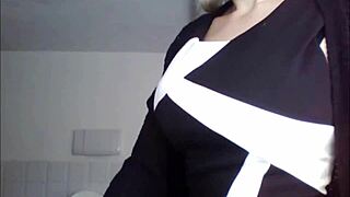 so hot watching this girl pee outdoors