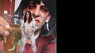 hey, this bisexual sissy guy is naked and swallowing pee lol 😳