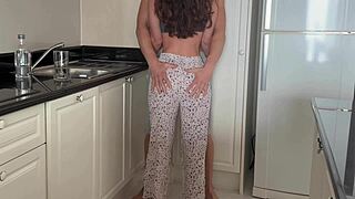 Mein Mitbewohner Fickt Mich Hart In Der Küche