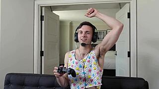 gamer twink tips delivery driver with his tight ass
