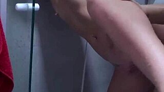 Meu marido me gravou dando o cuzinho para o amigo dele no banho