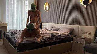 万圣节太空巨乳外星人入侵地球