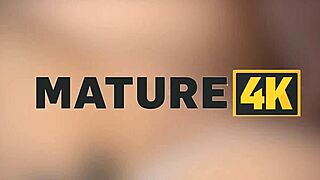 她的性感生意能变成和邻居的热辣性爱吗？丈夫就在隔壁等着！