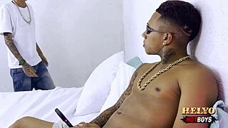 I gave my ass to the partner in the mansion and ended up in the carioca active's room falling on his dick