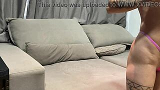 ruiva gostosa caught giving hidden blowjob