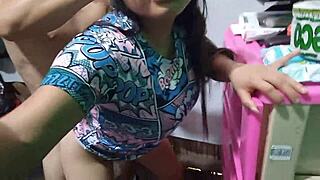 LO VOY HACER PORQUE ME GUSTA TU PERSONALIDAD INOCENTE MADRASTRA CONVENCE A SU HIJASTRO PARA TENER SEXO EN LA HABITACION DE SU MARIDO PORNO REAL BIEN AGITADO