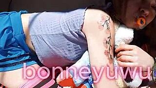 Bonneyuwu plays with toys and squirts milk 😍