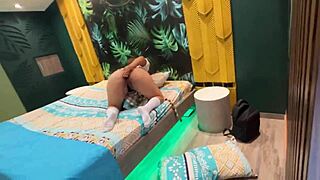 padrastro pervertido spies on hijastra masturbating and can't resist her tight backside.