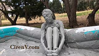 ever tried clay sploshing in the pool like ciren v does?