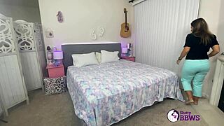 Passionate BBW Cameron Skye Enjoys Lesbian Masturbation