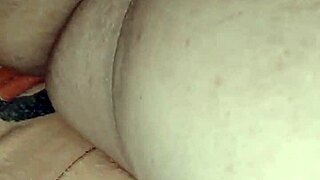 perra madura se masturba con su consolador