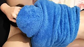 My girlfriend licks my wet pussy hotly 😘