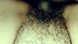 perra madura se masturba con su consolador