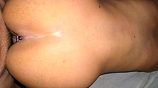 I put a plug in my ass while waiting for my girlfriend