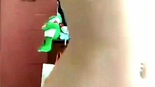 Novinha dançando pelada, quem é essa delícia?