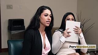 神奇小手POV撸大屌舔屁眼 😏