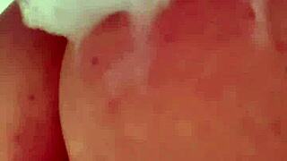 饥渴英国骚货淋浴挑逗